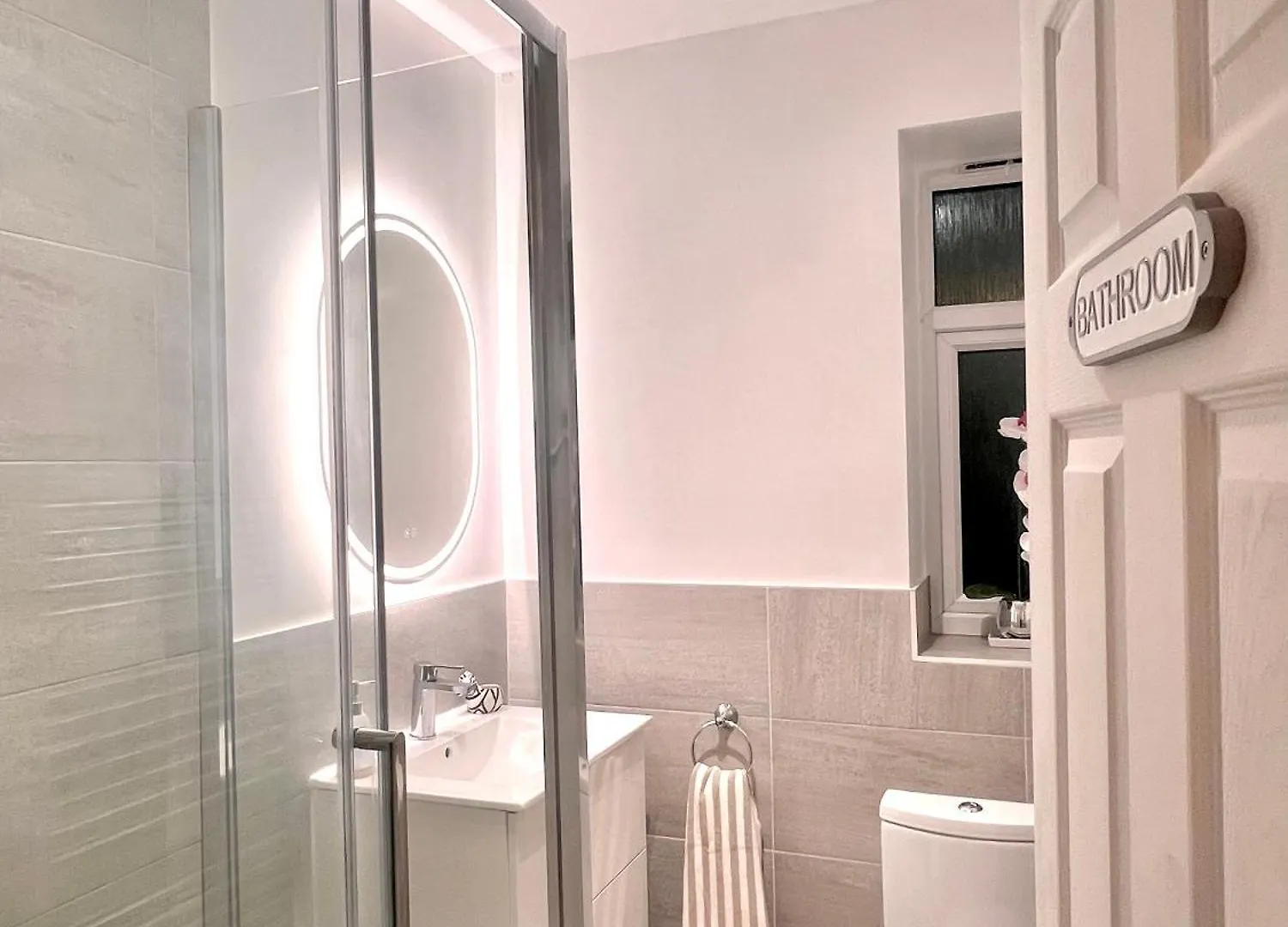 Apartment Central City 3 Minutes To Tower Of London Trendy Shoreditch Recently Refurbished 3 Bedrooms Sleeps 8