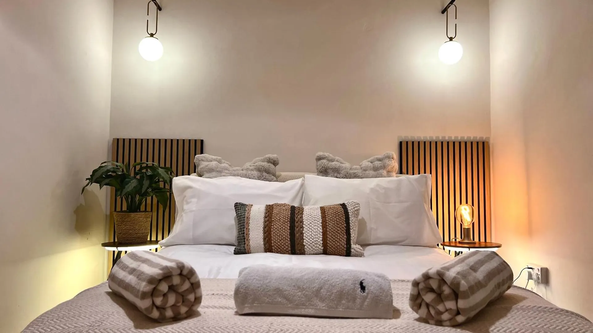 Central City 3 Minutes To Tower Of London Trendy Shoreditch Recently Refurbished 3 Bedrooms Sleeps 8 0*,
