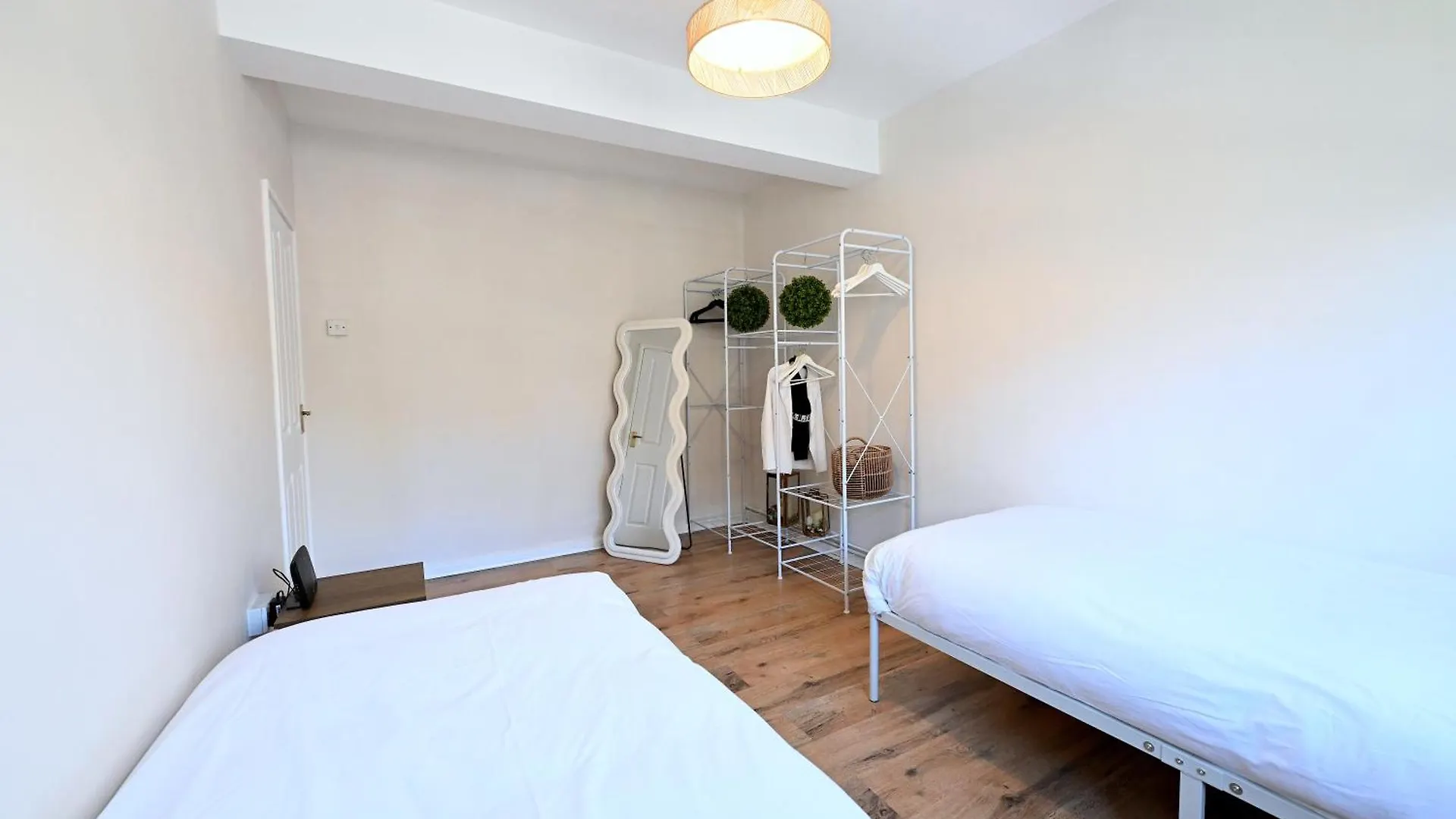 Central City 3 Minutes To Tower Of London Trendy Shoreditch Recently Refurbished 3 Bedrooms Sleeps 8